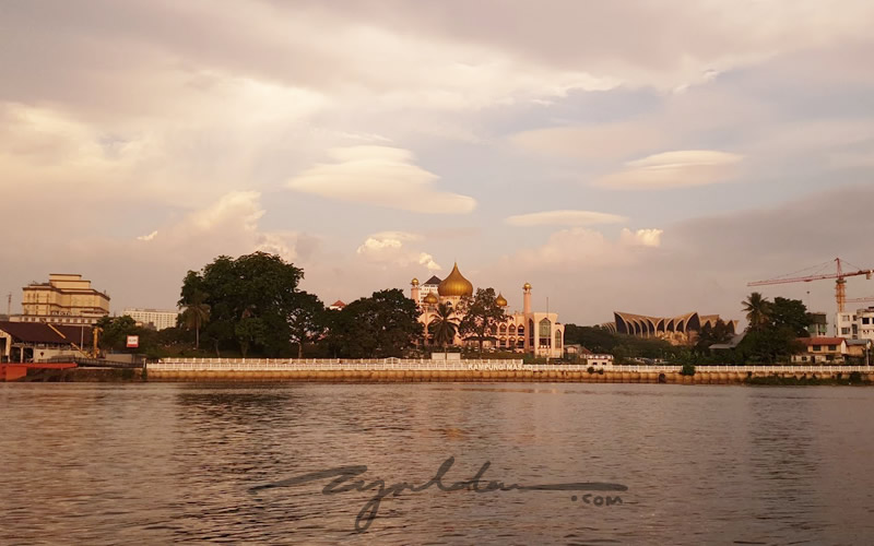 kuching waterfront river cruise