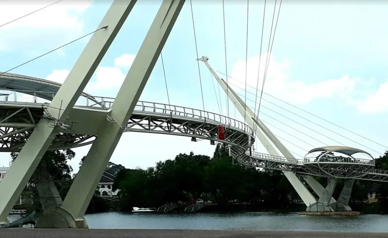 Darul Hana bridge from below. Photo: Thua Lum